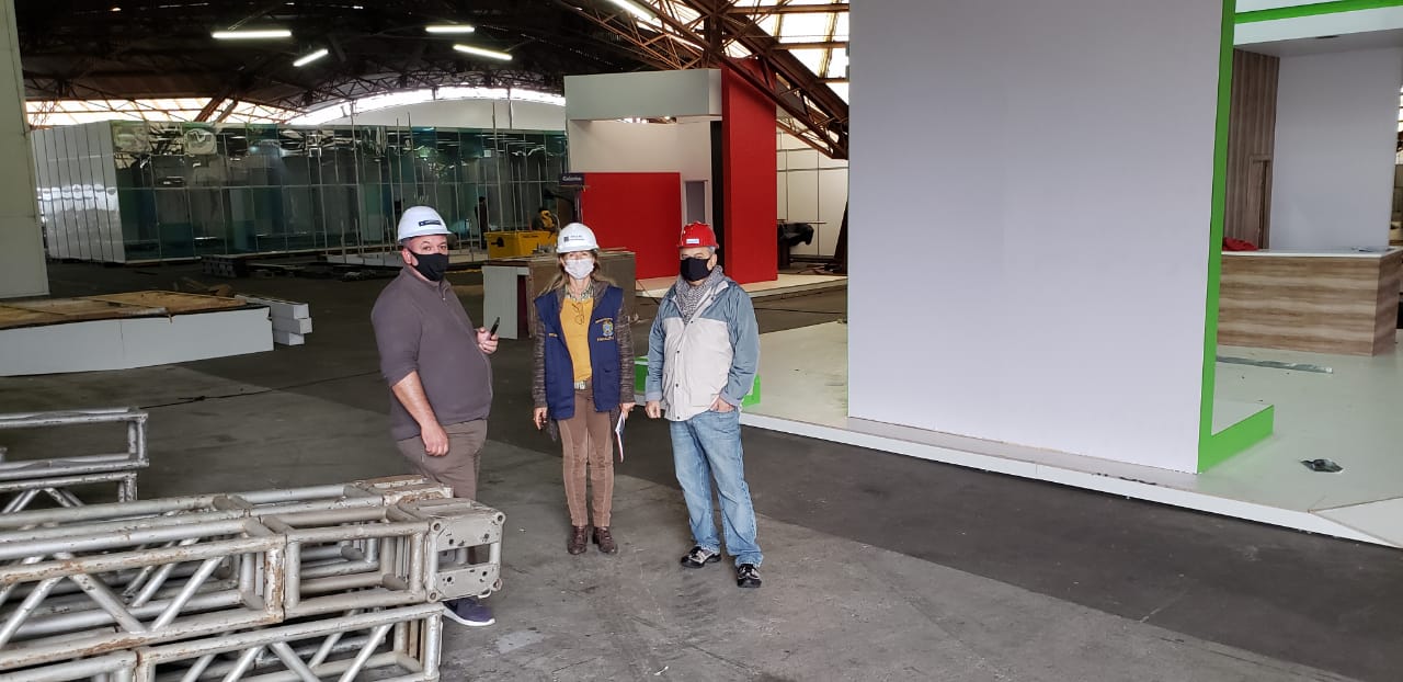 Itens fiscalizados: montagem e desmontagem de estandes, estruturas metálicas, grupo gerador, instalação elétrica, sonorização, projetos de PPCI e demais serviços técnicos da área da Engenharia